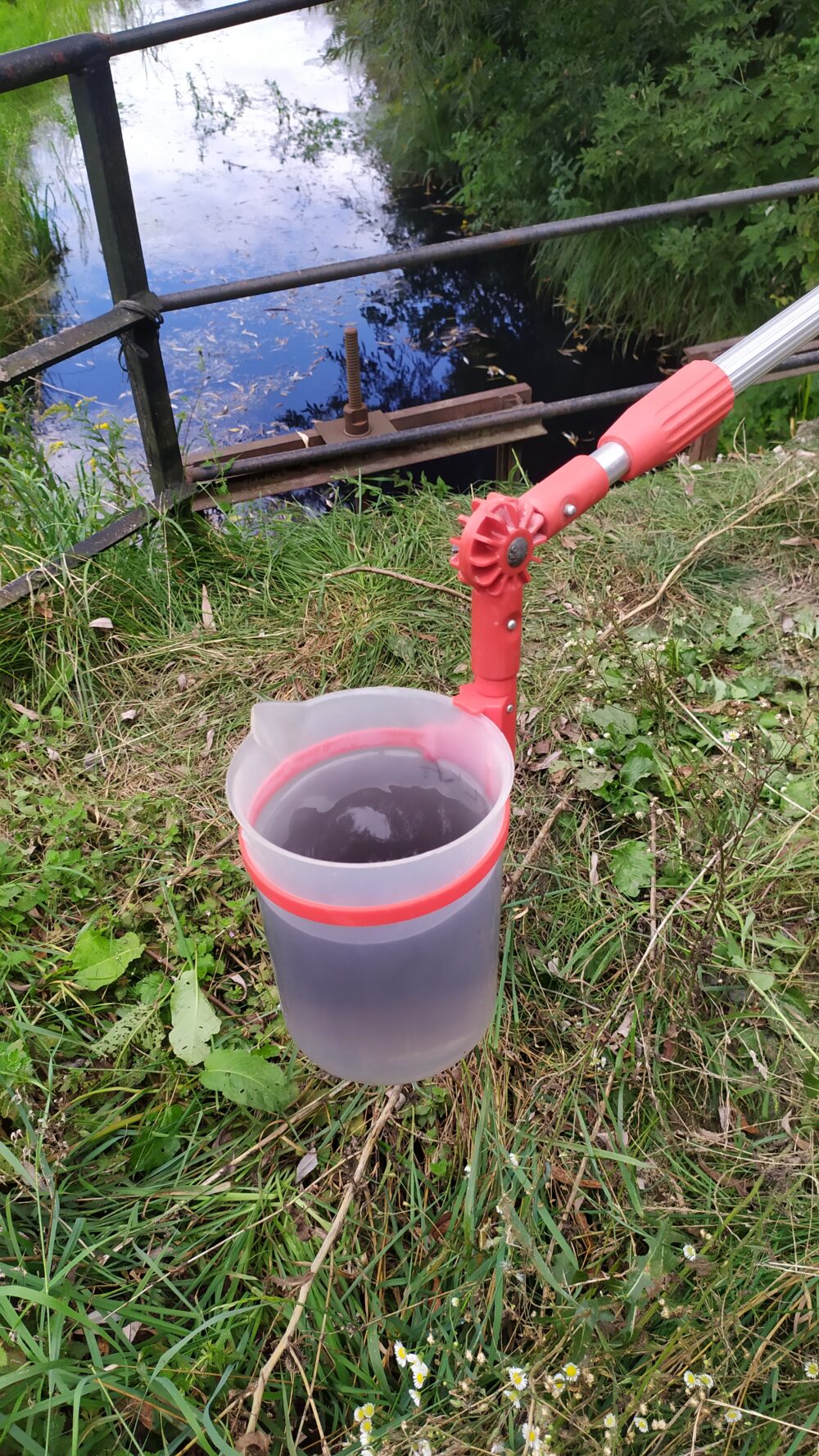 pobrana próba wody z Potoku Lisowskiego